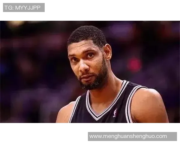 足球巨星跨界挑战篮球赛场展现多才多艺的精彩瞬间